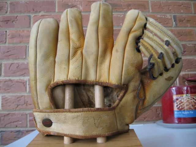 Rogers Hornsby Wilson S5521-3 Back